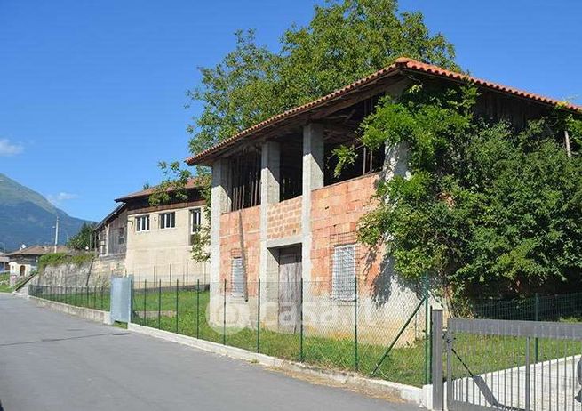 Casa indipendente in residenziale in 