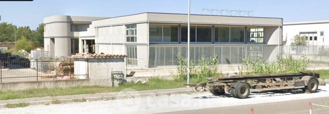 Capannone in commerciale in Via Aurelia