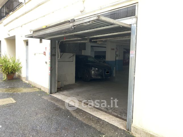 Garage/posto auto in residenziale in Via Andrea Barbazza 120