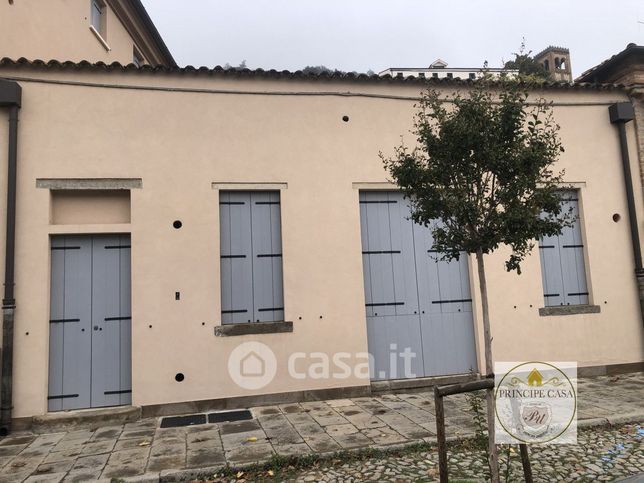 Casa indipendente in residenziale in Via Roma