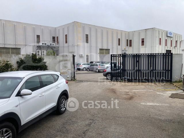 Capannone in commerciale in Strada per Piccoli 0 sn