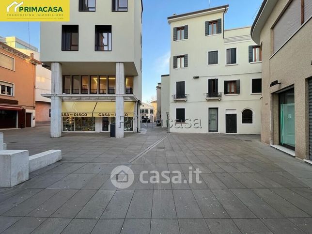 Ufficio in commerciale in Piazza Erminio Ferretto