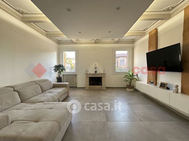 Casa indipendente in residenziale in Via Giacomo Matteotti 32
