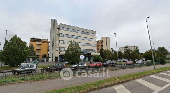 Ufficio in commerciale in Viale Lombardia