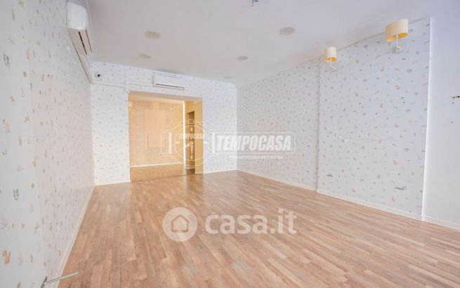 Capannone in commerciale in Corso Camillo Benso Conte di Cavour