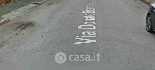 Box/posto auto in residenziale in Via Donato Bramante