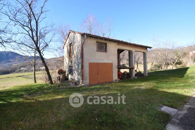 Box/posto auto in residenziale in Strada Senza Nome 104