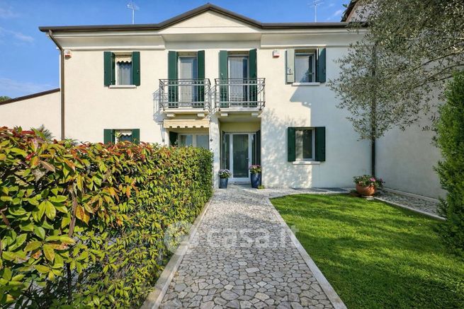 Villetta a schiera in residenziale in Via Belvedere