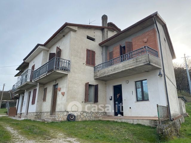 Casa indipendente in residenziale in Via dei Pini 2