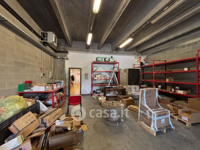 Capannone in commerciale in Via dei Mestieri 13