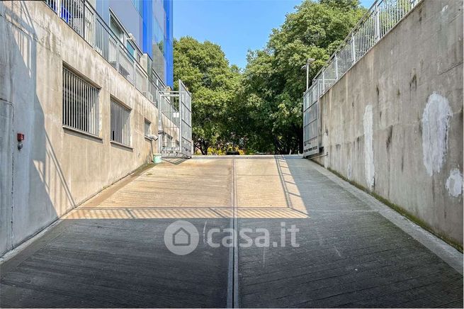 Box/posto auto in residenziale in Via Aldo Moro 48