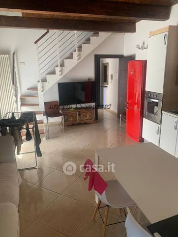 Casa bi/trifamiliare in residenziale in Viale Vittorio Veneto