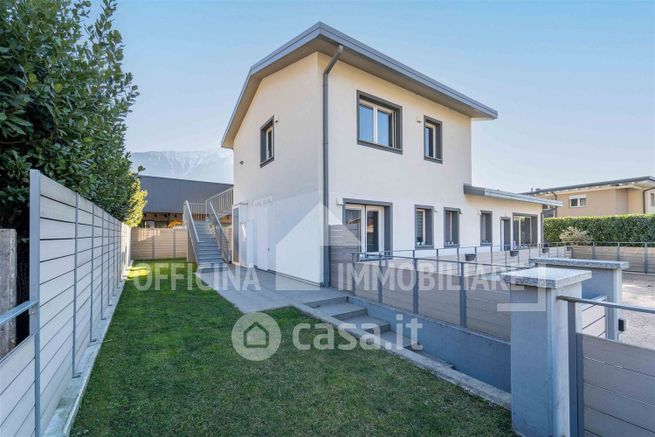 Appartamento in residenziale in Via Valeriana