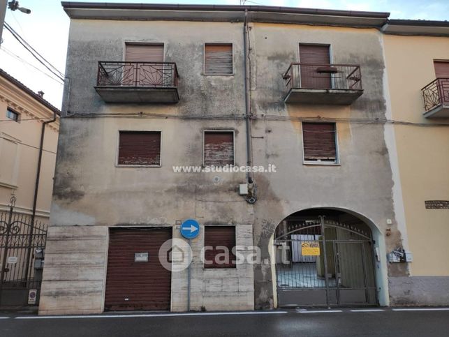 Casa indipendente in residenziale in Via Antonio Locatelli