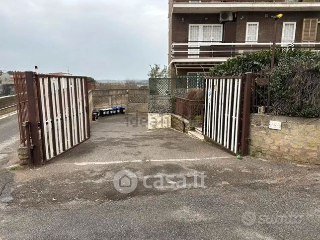 Garage/posto auto in residenziale in Via di Casalotti 280