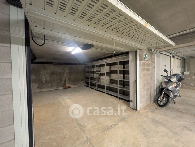 Box/posto auto in residenziale in Corso Amedeo 237