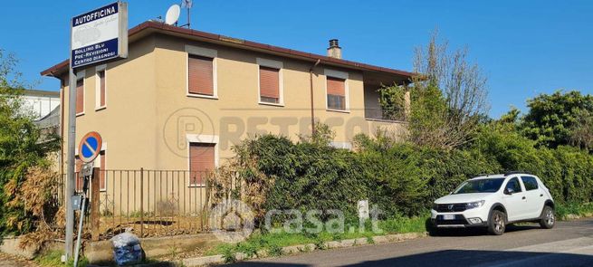 Capannone in commerciale in Via A. Volta 48