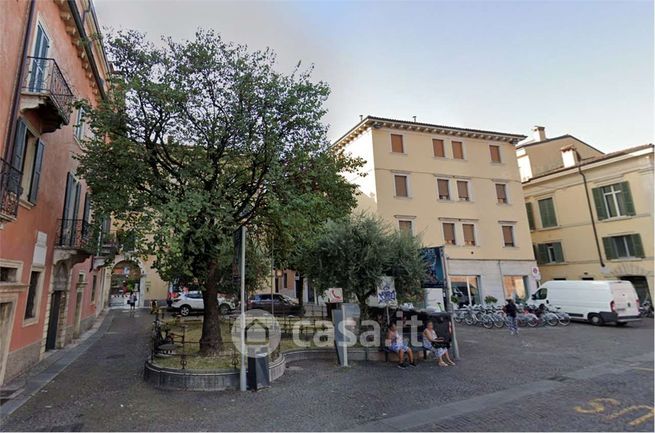 Garage/posto auto in residenziale in Piazza Pasque Veronesi 7