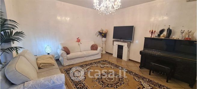 Casa indipendente in residenziale in 