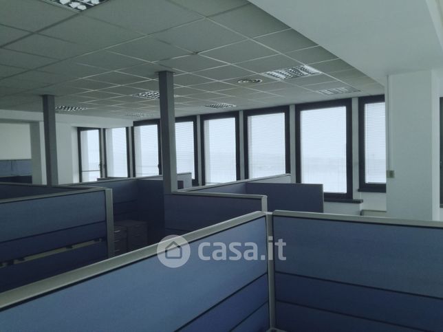 Ufficio in commerciale in Via Fabio Filzi 1