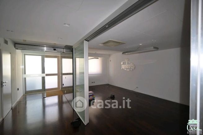 Ufficio in commerciale in