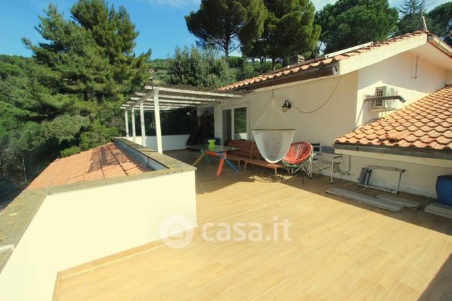 Villa in residenziale in 