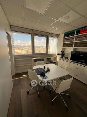 Ufficio in commerciale in Centro Direzionale Isola G1