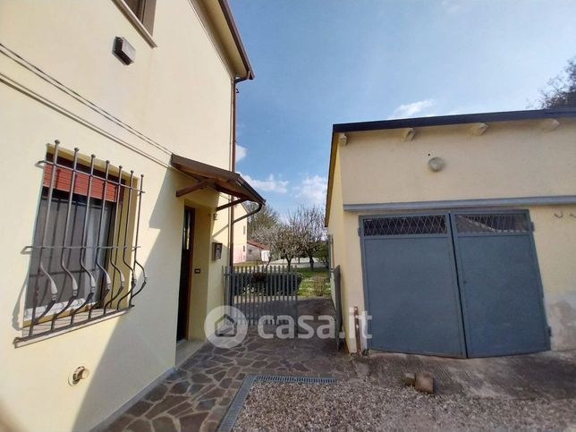 Casa bi/trifamiliare in residenziale in Via Cimitero 43