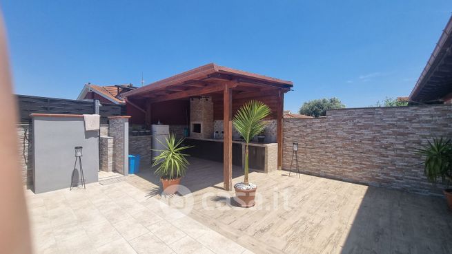 Casa bi/trifamiliare in residenziale in Viale Nuova Florida