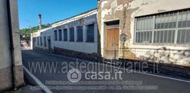 Capannone in commerciale in Via Armando Diaz 140