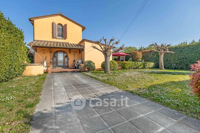 Rustico/casale in residenziale in Via Vecchia di Pontedera