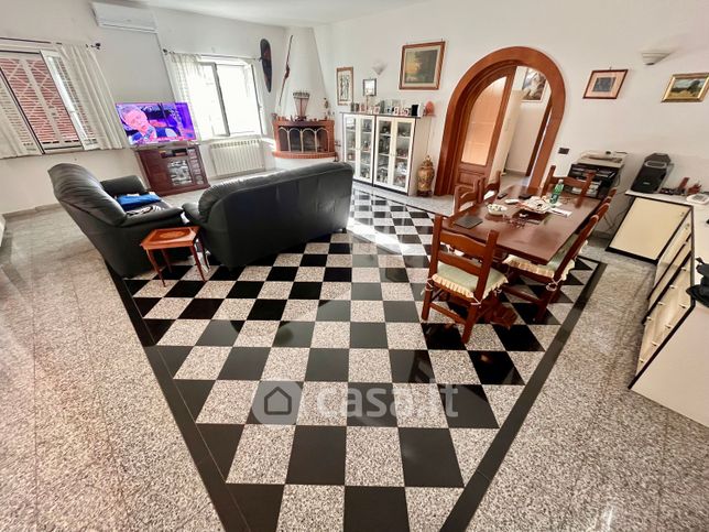 Casa bi/trifamiliare in residenziale in Via Domenico Mustilli