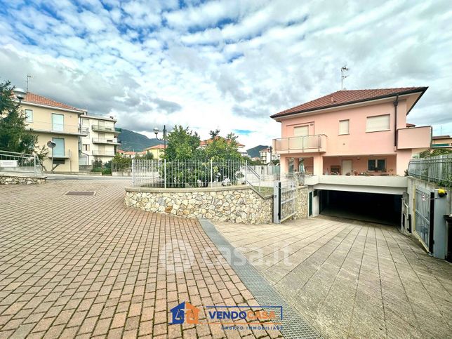 Box/posto auto in residenziale in Via per Pineland