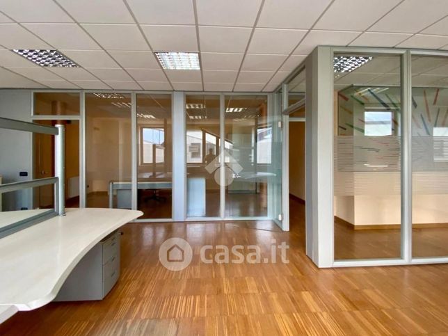 Ufficio in commerciale in Via Monte Baldo 6