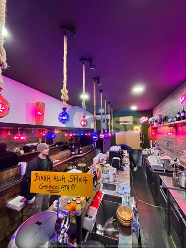 Negozio/locale commerciale in commerciale in Via Lecco