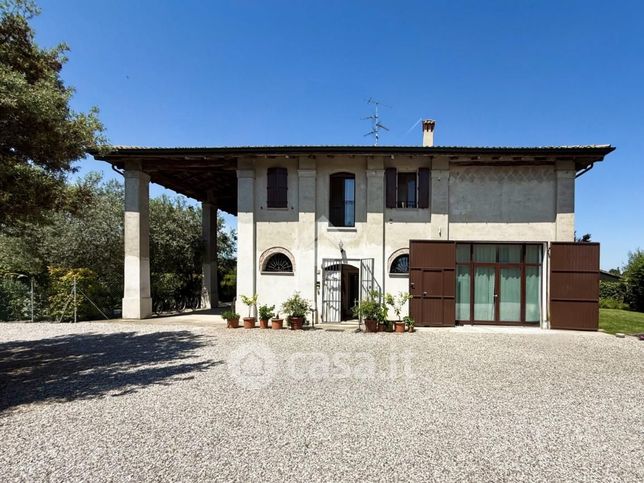 Casa indipendente in residenziale in Via Lumaca 6
