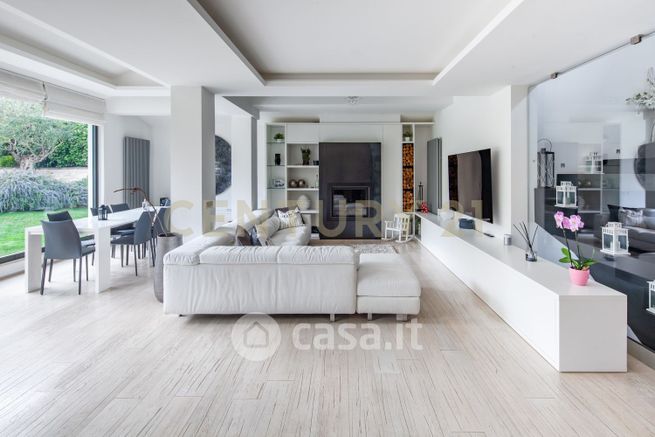 Villa in residenziale in Via Monte Caminetto 37