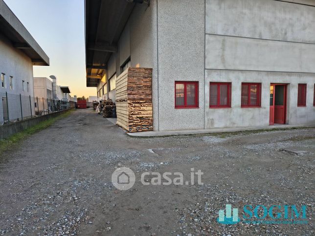Capannone in commerciale in Via della Cavalla 91