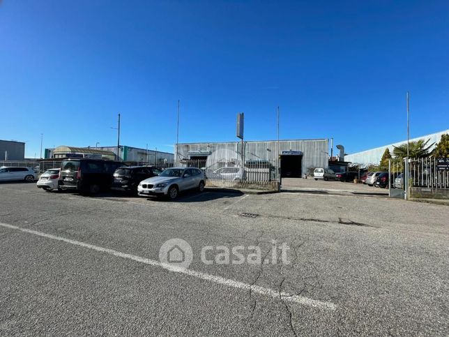 Capannone in commerciale in Via Thomas Alva Edison