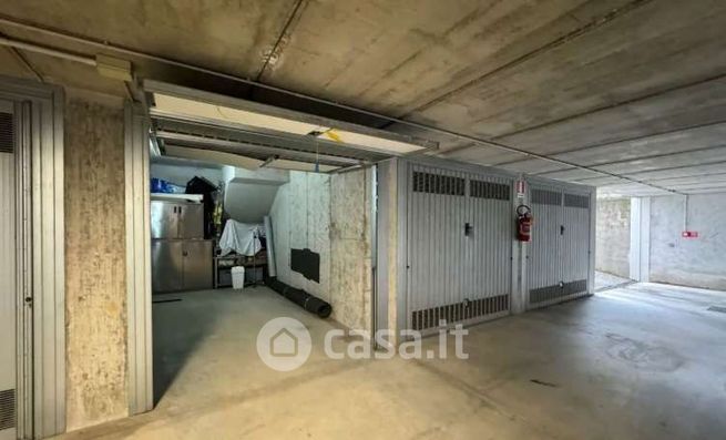 Garage/posto auto in residenziale in Via Vimercate 27