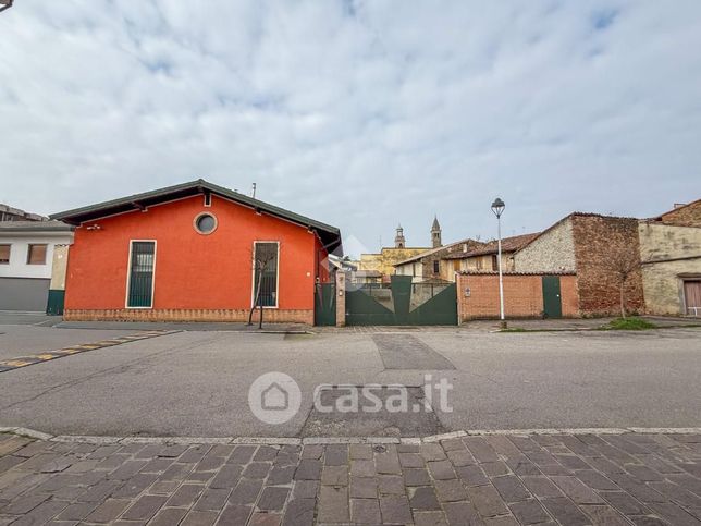 Capannone in commerciale in Via Guainoldo 1