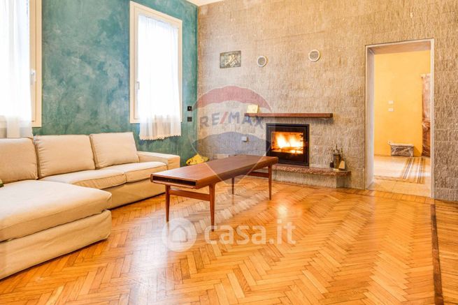 Appartamento in residenziale in Via Q. Sella 22