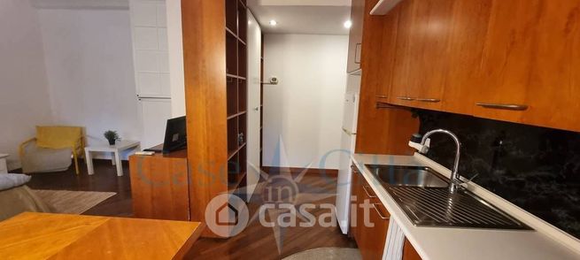 Appartamento in residenziale in Via Alfonso Capecelatro