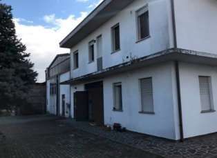 Capannone in commerciale in Via Monte Grappa