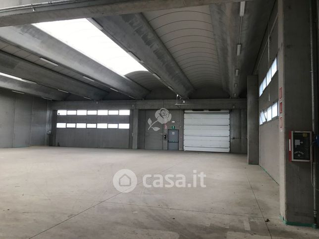 Capannone in commerciale in Via Leonardo Da Vinci