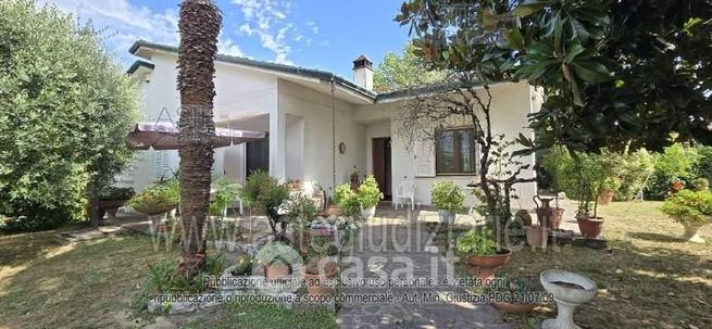 Appartamento in residenziale in Via dei Tavi 146