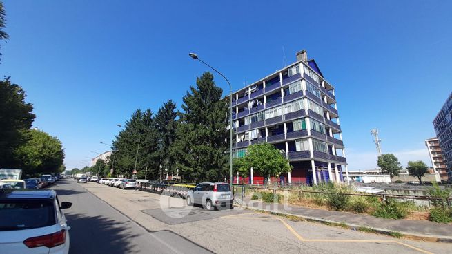 Ufficio in commerciale in Via Celeste Negarville 25