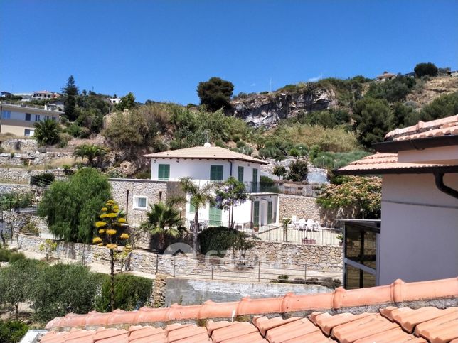 Villa in residenziale in Via Cornice dei Due Golfi