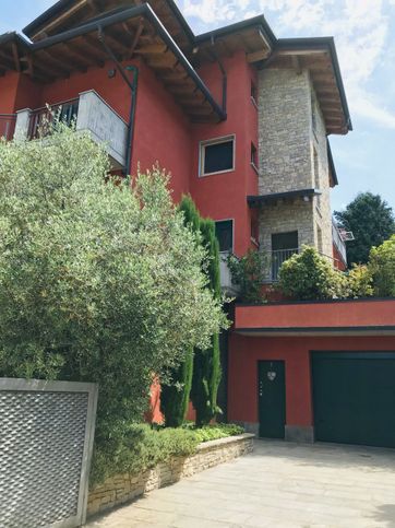 Villa in residenziale in Via Costi 33