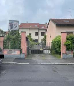 Garage/posto auto in residenziale in Via Roberto Ardigò 34